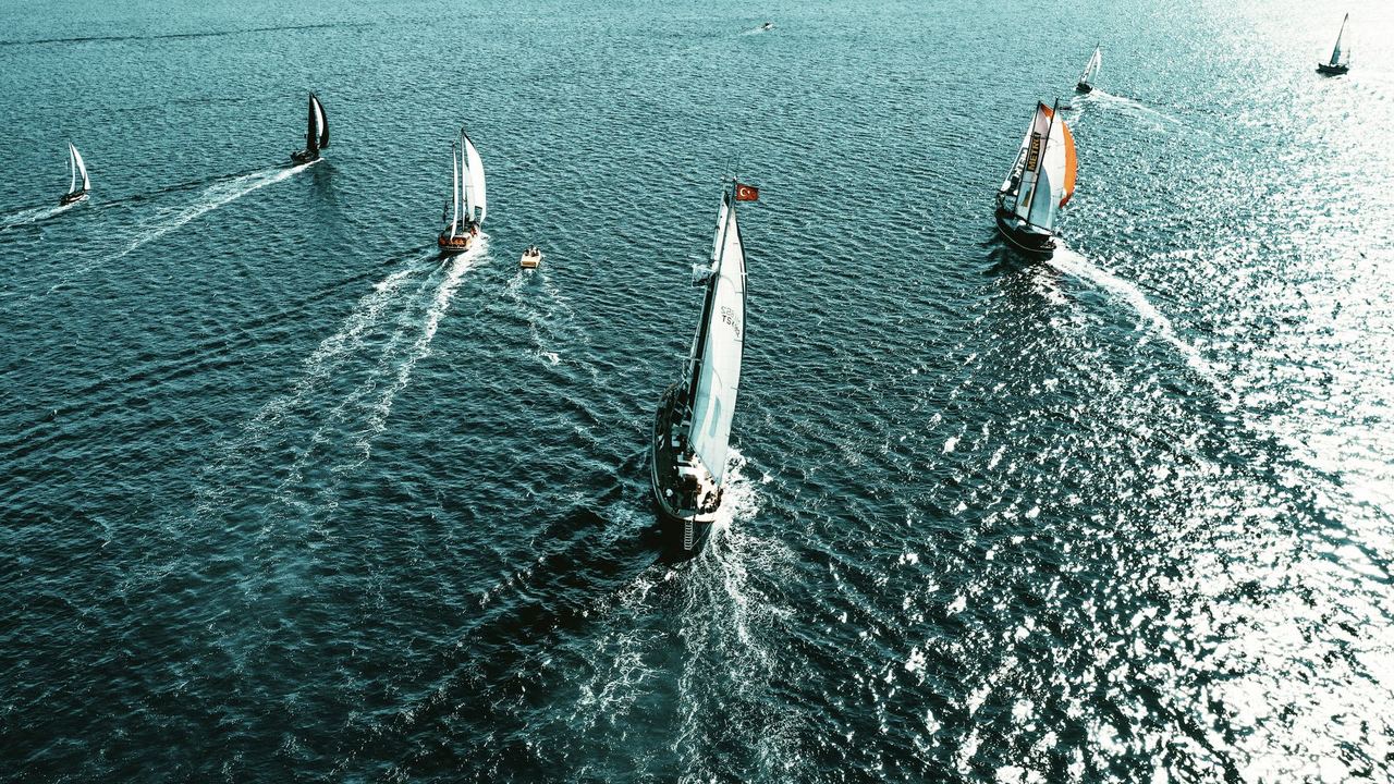 Sailing yachts racing, seen from above